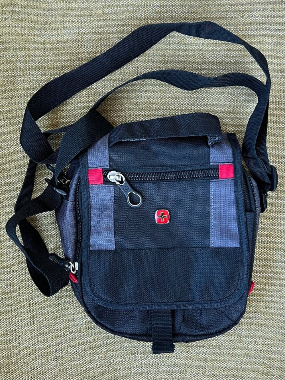 SwissGear Crossbody Boarding Bag, Small, Unisex, Women's Purse, NWOT, black